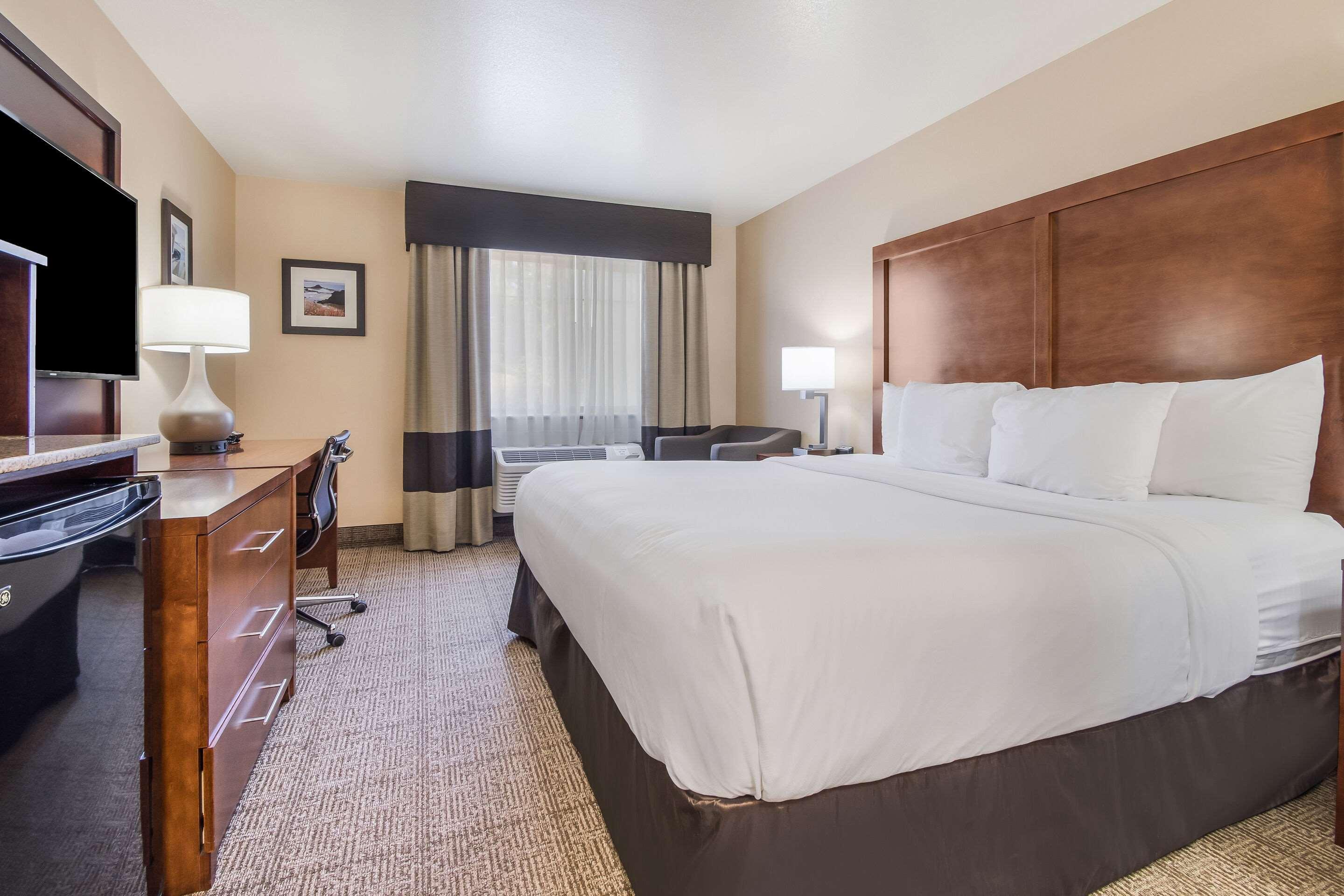 Comfort Inn Newport Exterior photo