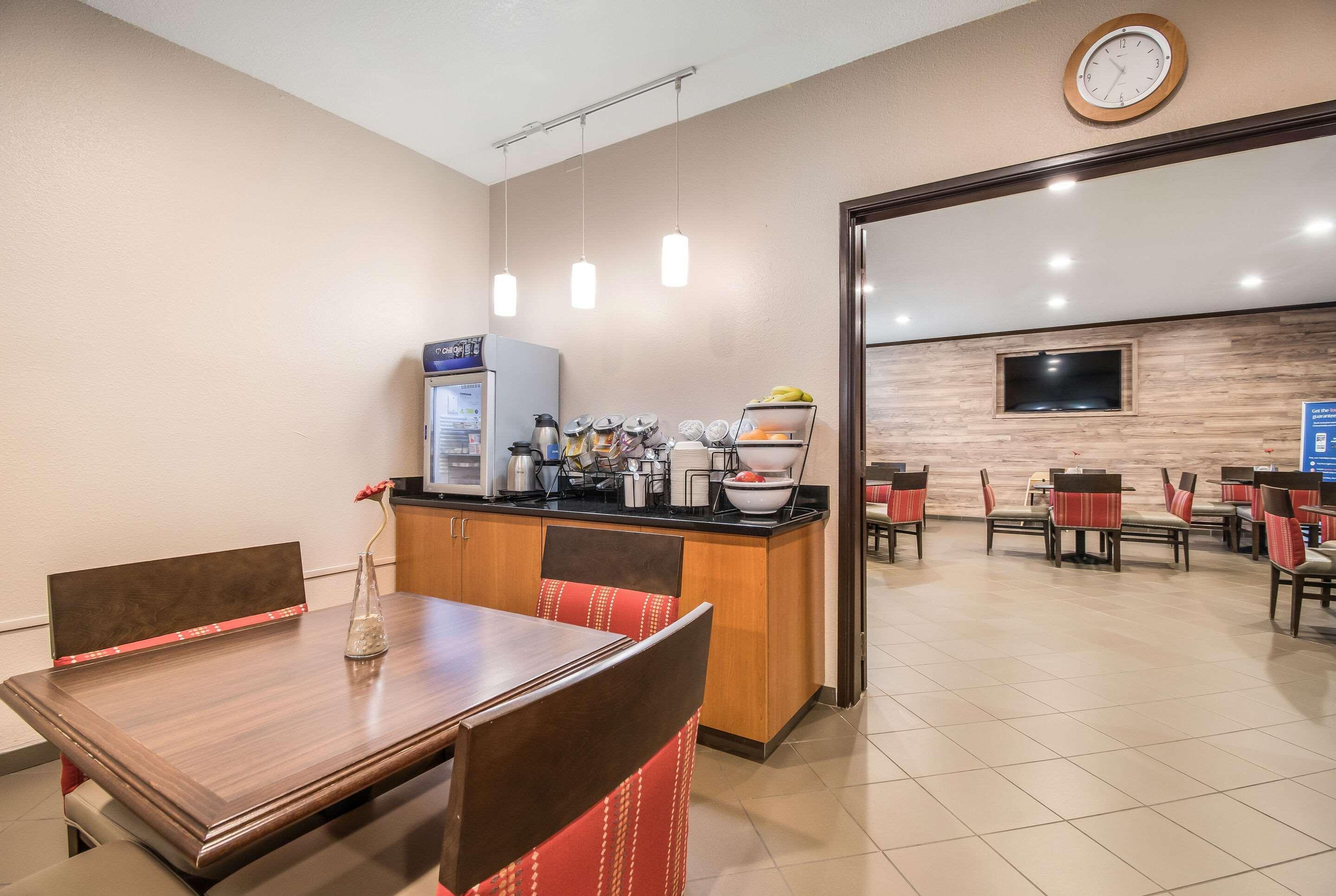 Comfort Inn Newport Exterior photo